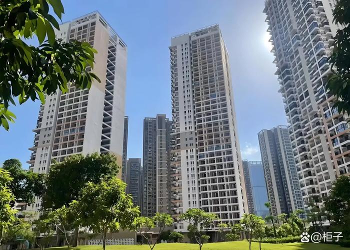 光明的房价今年也跌惨了,商品房单价直接掉到2字头,统建楼小区单价